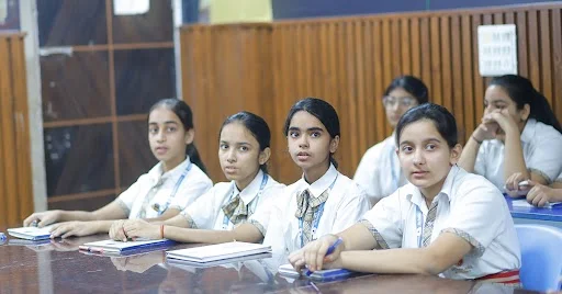Which School in Rohtak Has Smart Classrooms? | Top School